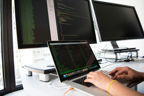 探尋優(yōu)質(zhì)游泳池水質(zhì)奧秘，泳池專業(yè)公司為你揭秘健康游泳池水處理方案！:游泳池