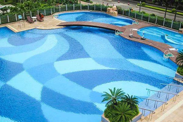 游泳池水余氯超標應(yīng)急處理方法:游泳池